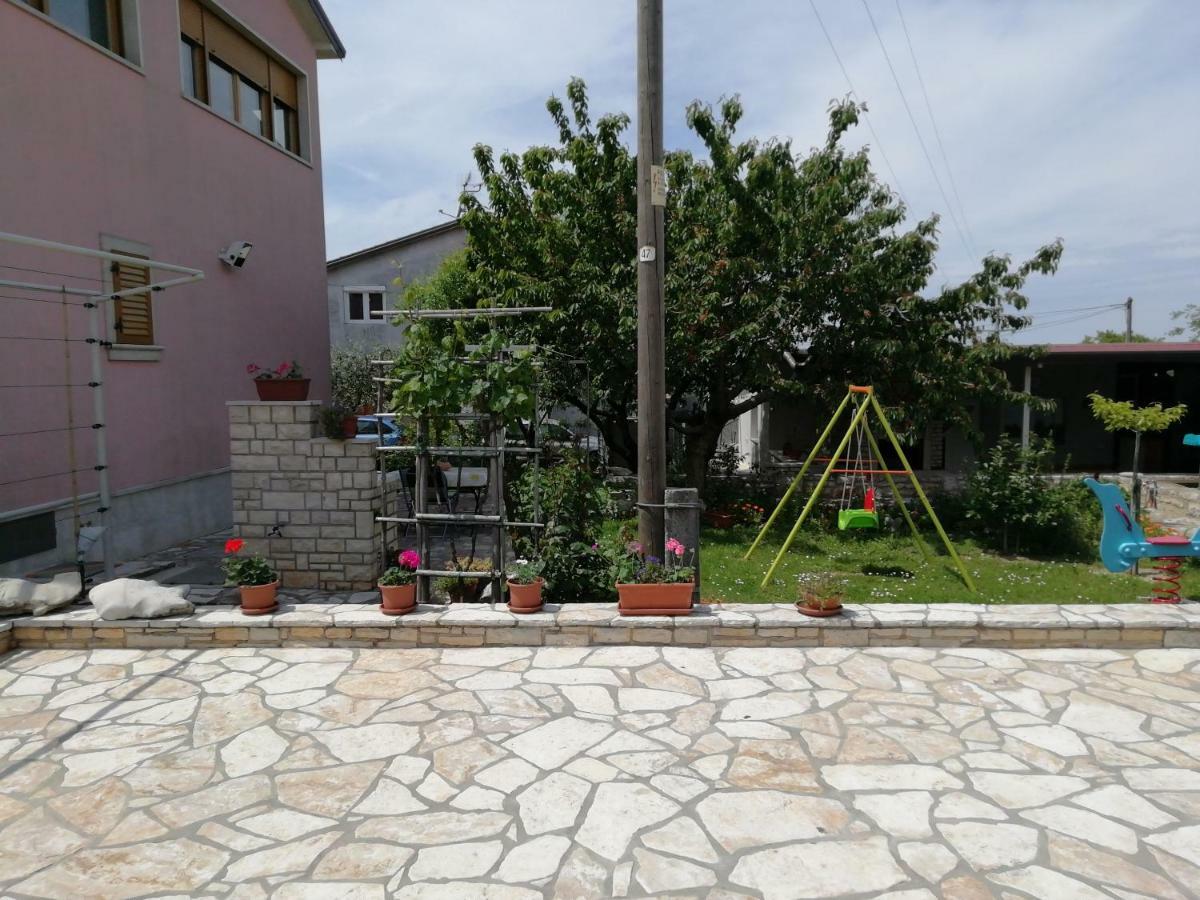 Apartmani Vesna Buje Εξωτερικό φωτογραφία
